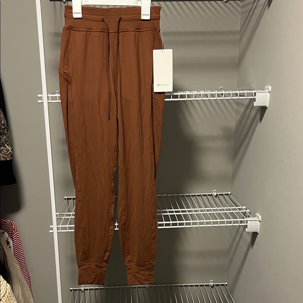 NWT 🍋 Lululemon Roasted Brown Ready to Rulu HR Joggers - Size 2